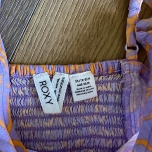 ROXY Vibrant Light Floral Ruched Crop Camisole in Mock Orange Hawaiian - Picture 4 of 6